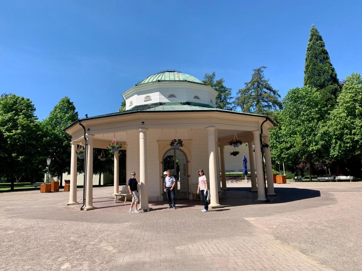 Gaestehaus Am Kurpark Hotel Garni Horn-Bad Meinberg Kültér fotó